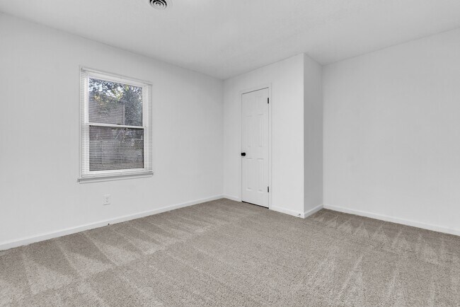 Building Photo - 8439 River Glen Dr