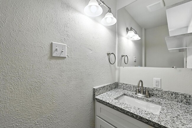 Building Photo - Immaculate 4-Bedroom Remodel in the Heart ...