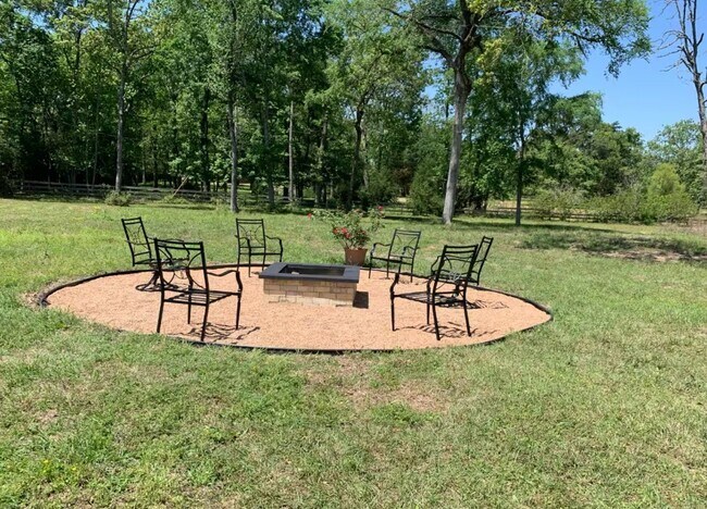 Building Photo - 2369 Apache Dr