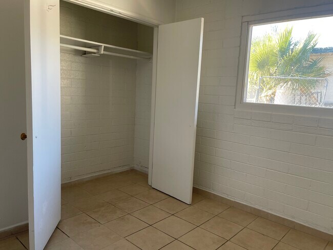 Building Photo - 2121 Ballard Dr