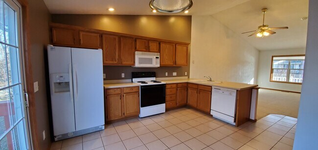 Building Photo - 1304 Glencoe Ln