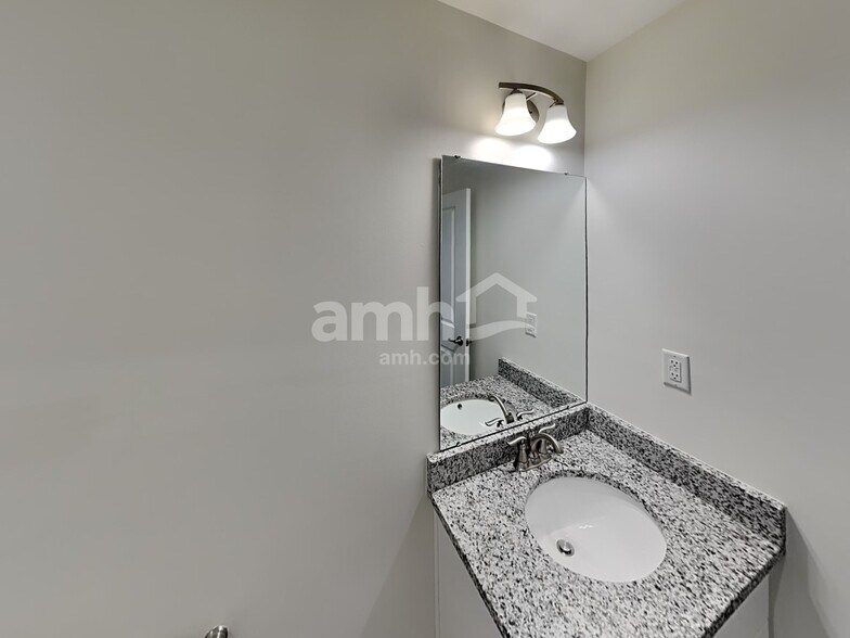 Building Photo - 5034 Twin River Dr