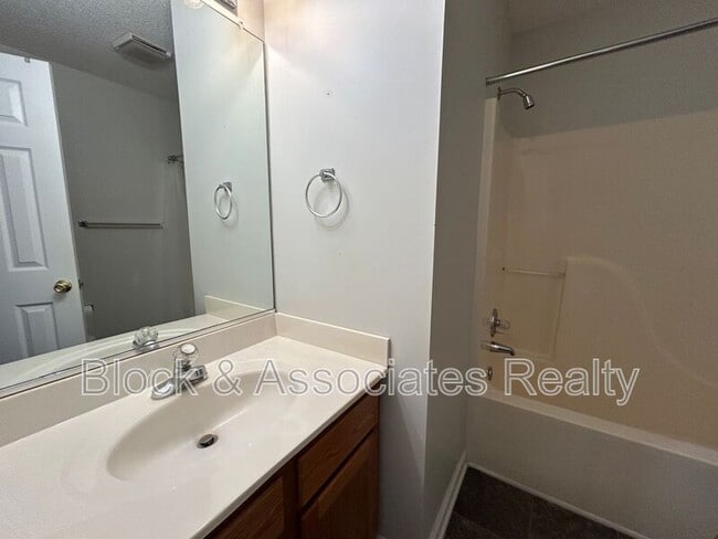 Building Photo - 6088 Yeaton Glen Dr