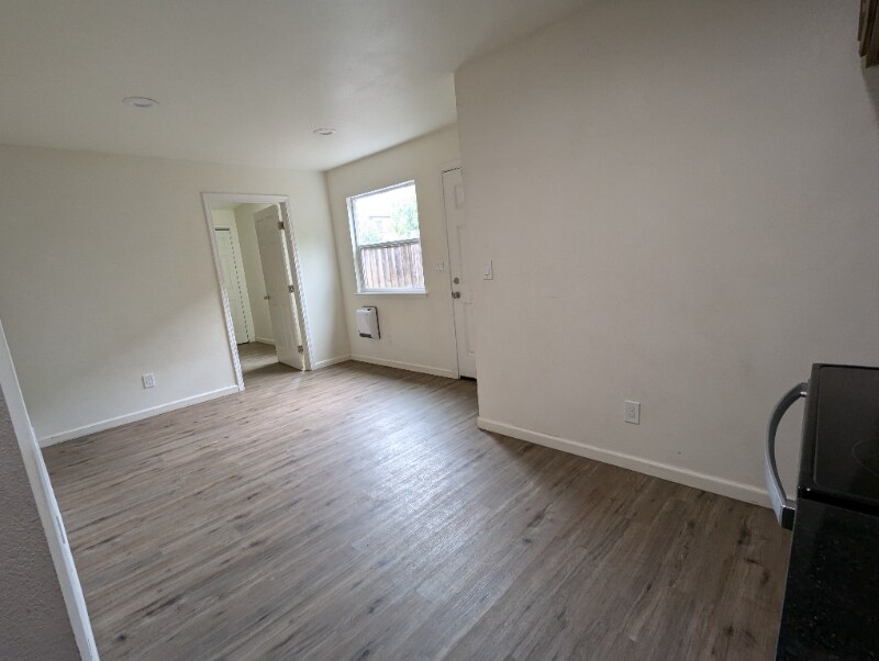 Building Photo - 129 6th St