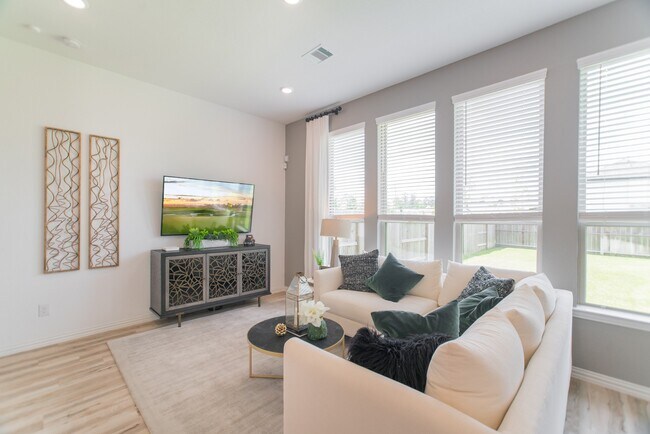 Building Photo - 438 Lake Day Dr