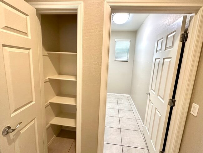 Building Photo - Exceptional 3BR home in gated Westridge Park! Loft, granite kitchen, stainless appliances, 2-car ...