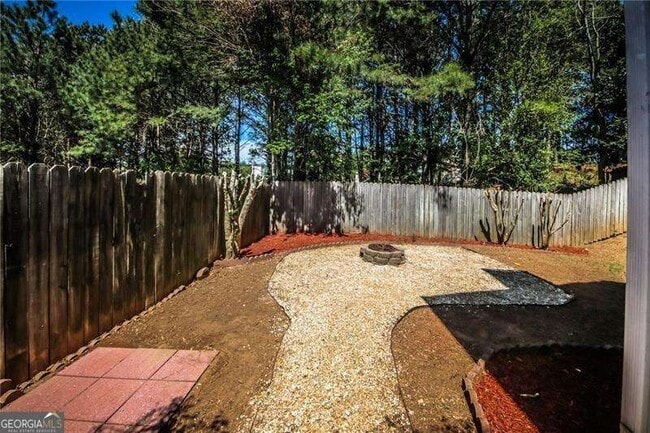 Building Photo - 121 Stoneforest Dr