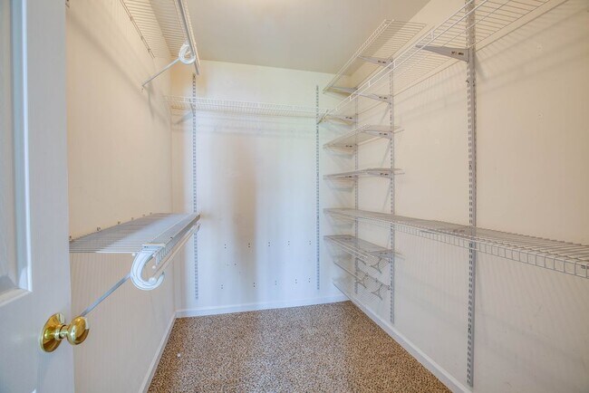 Building Photo - 43 Carlsbad Dr
