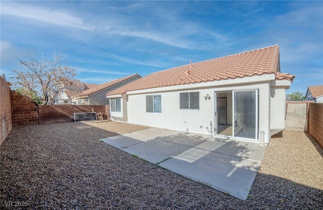 Building Photo - 2542 N Grand Basin Dr