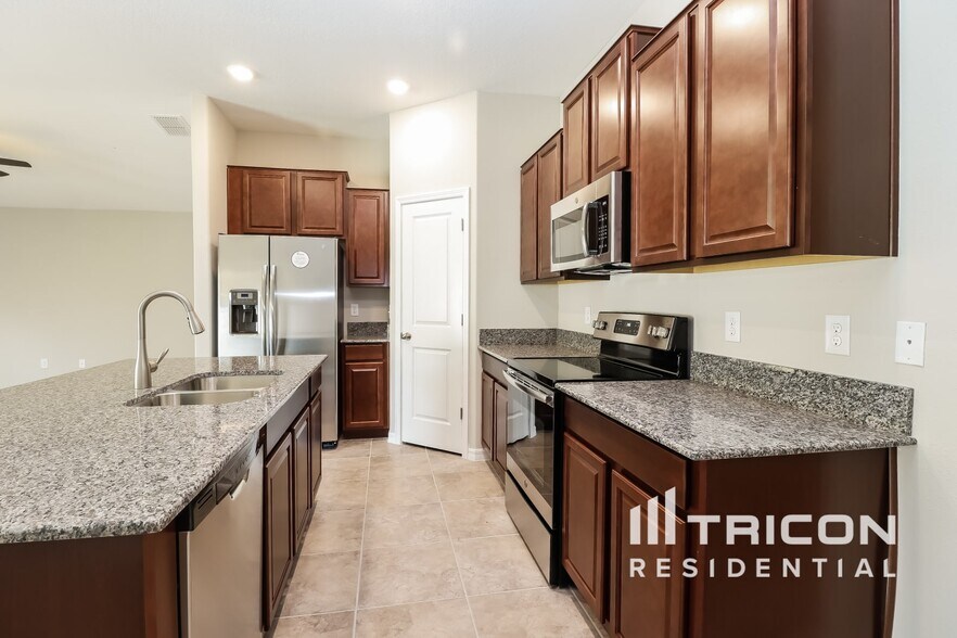 Building Photo - 1732 Broad Winged Hawk Dr