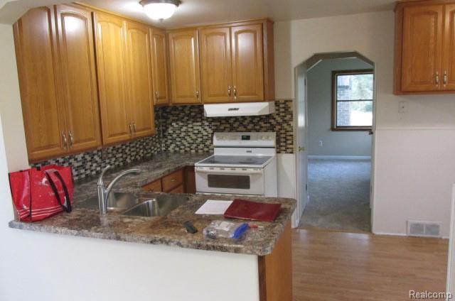 Building Photo - 8344 Ellis Rd