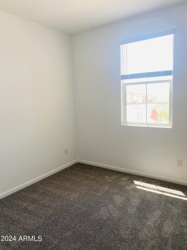 Building Photo - 5531 S 23rd Dr