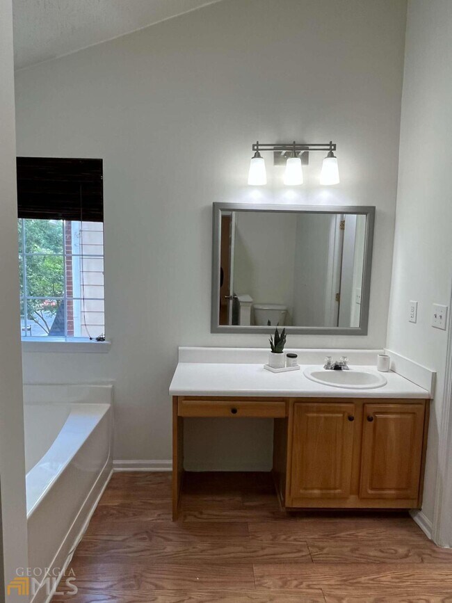 Building Photo - 1320 Gates Cir SE