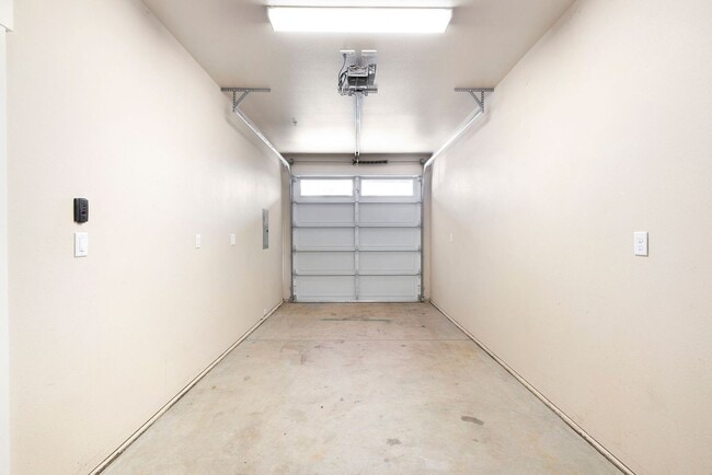 Building Photo - 6377 Oak Way