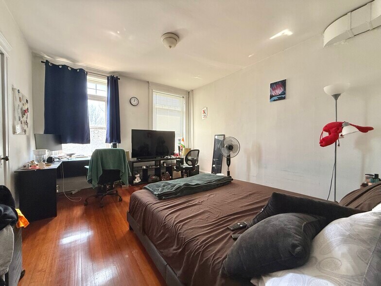 Building Photo - 1908 Beacon St