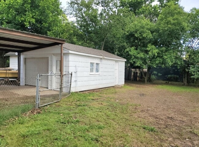 Building Photo - Cute 2 bed 1 bath near Tinker