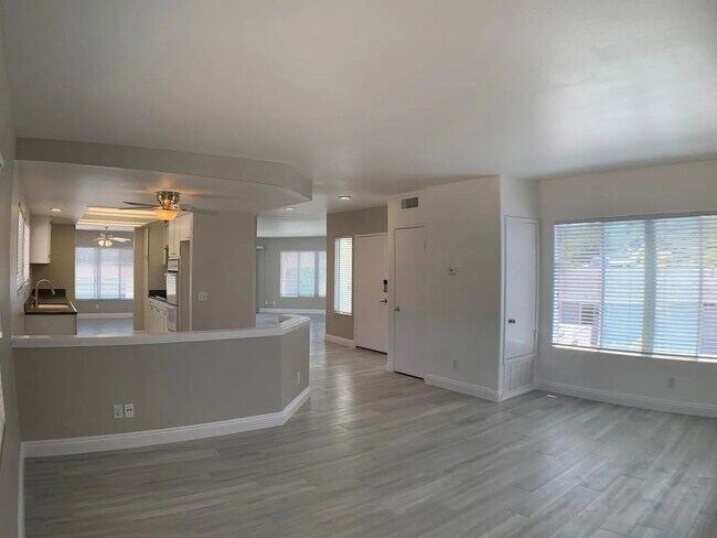 Primary Photo - 4594 Cove Dr