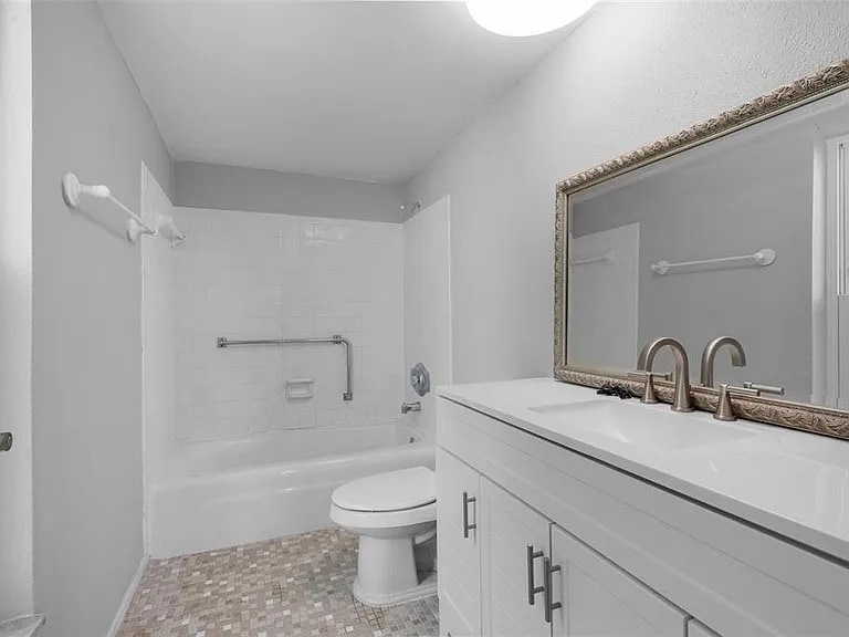 Building Photo - 464 N Paula Dr