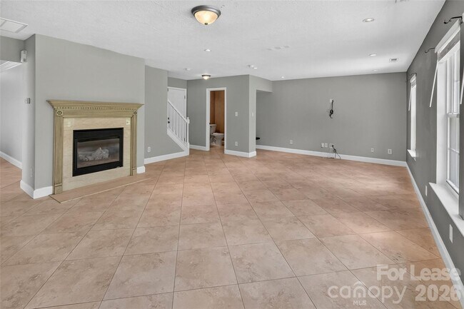 Building Photo - 10745 Glenluce Ave