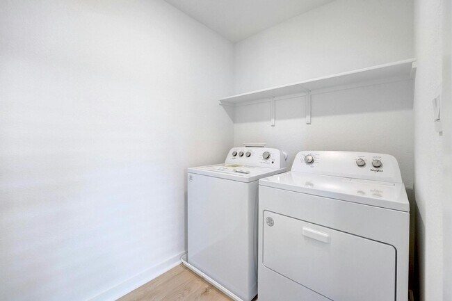 Building Photo - Modern Comfort in Avery Centre – Ready for You!