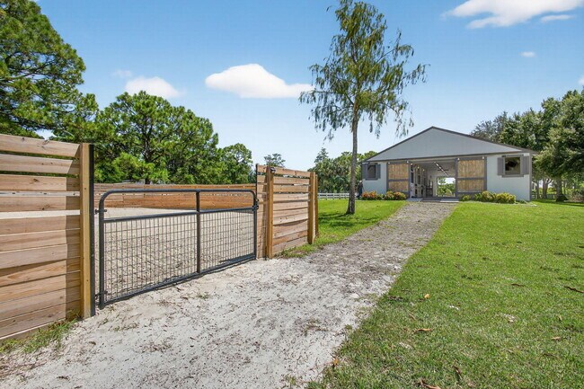 Building Photo - 17218 Shetland Ln