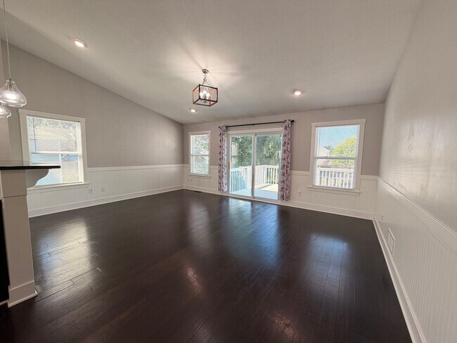 Building Photo - 1627 Hamlet Dr