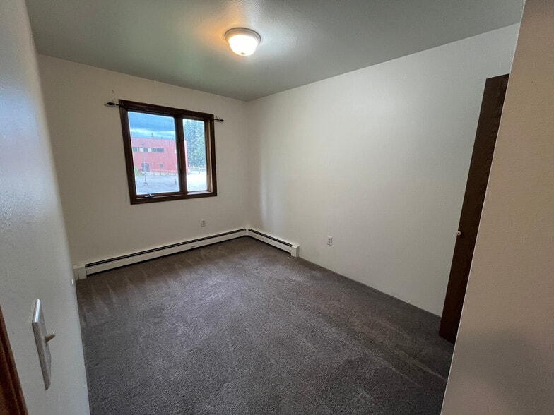 Building Photo - 615 Ginko Rd