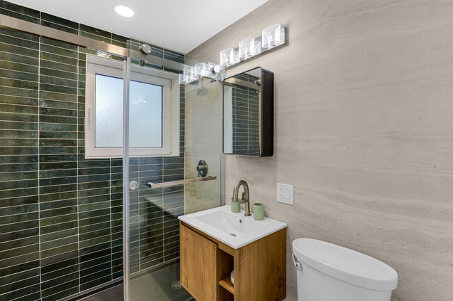 Building Photo - 351 Jefferson Ave