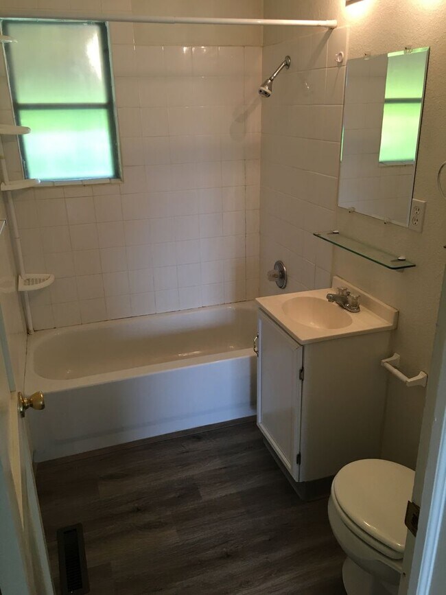 Building Photo - Great Shadle Home