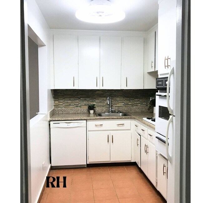 Building Photo - 1199 E 53rd St