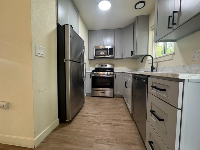 Building Photo - 1624 Banyan Dr