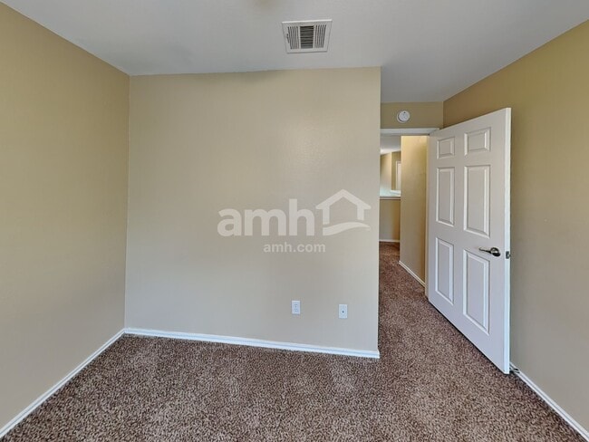 Building Photo - 149 Ashwood N