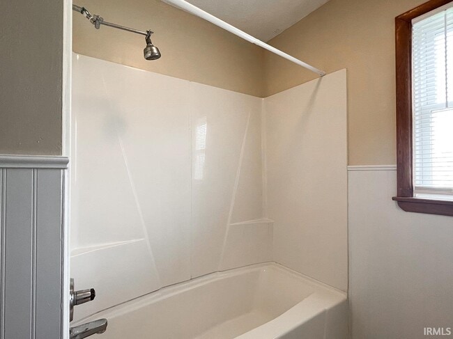 Building Photo - 4336 E 10th St