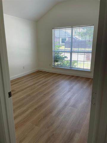 Building Photo - 2049 Sunny Side Dr
