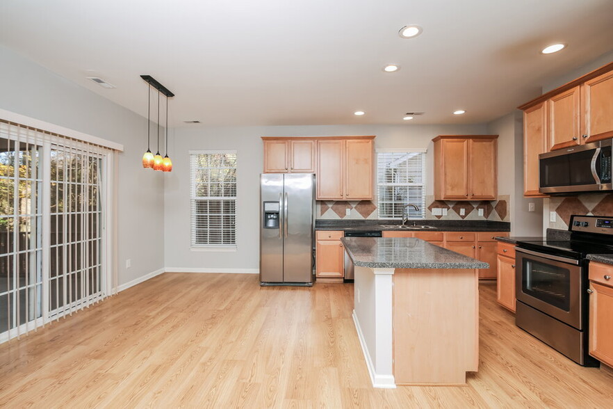 Building Photo - 650 Ashbrittle Dr