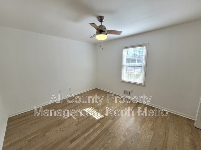 Building Photo - 180 Crestwood Ct