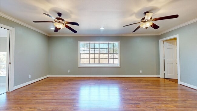 Building Photo - 317 Moody St