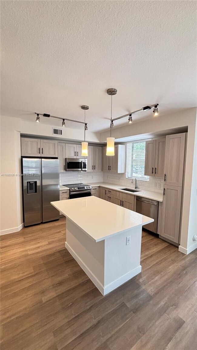 Primary Photo - 8894 NW 44th St