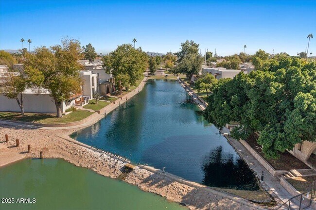 Building Photo - 7803 E Vernon Ave