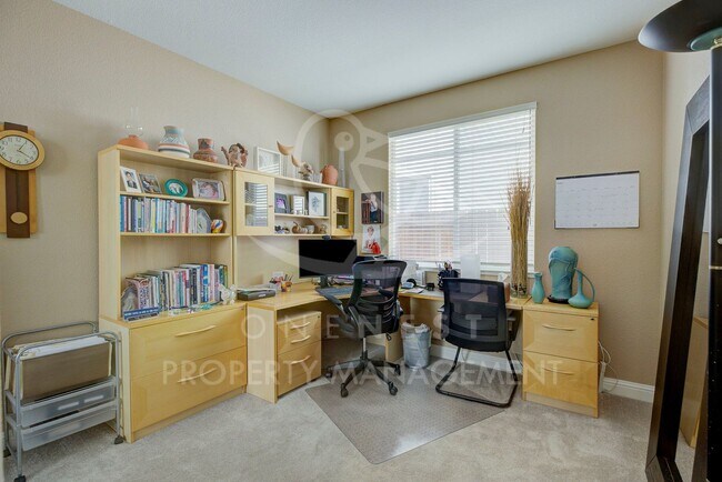 Building Photo - One of a kind, GREAT floorplan in Twelve B...