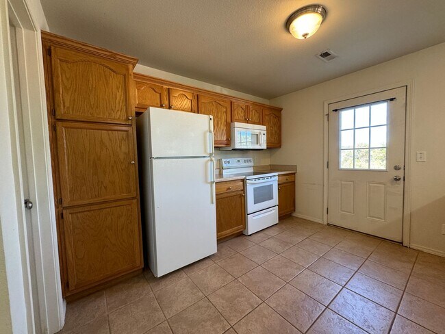 Building Photo - Spacious 3-Bedroom Duplex Located within Close Proximity to Fort Leonard Wood!