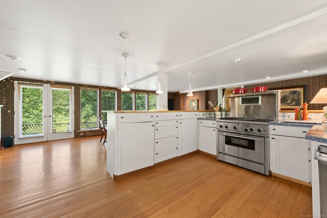 Building Photo - 255 Smith Hill Rd
