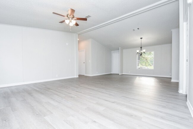 Building Photo - Be part of this cozy community at Roy Harris Loop