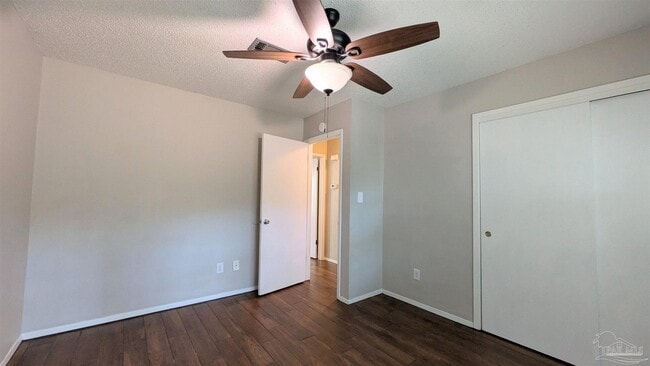 Building Photo - 9648 Hollowbrook Dr