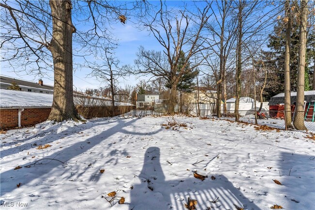 Building Photo - 27681 Lakeshore Blvd