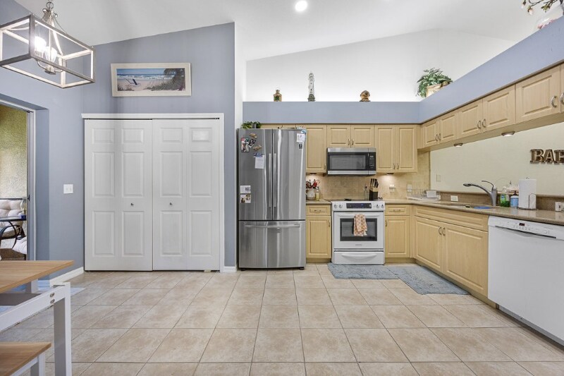 Building Photo - 25727 Lake Amelia Way