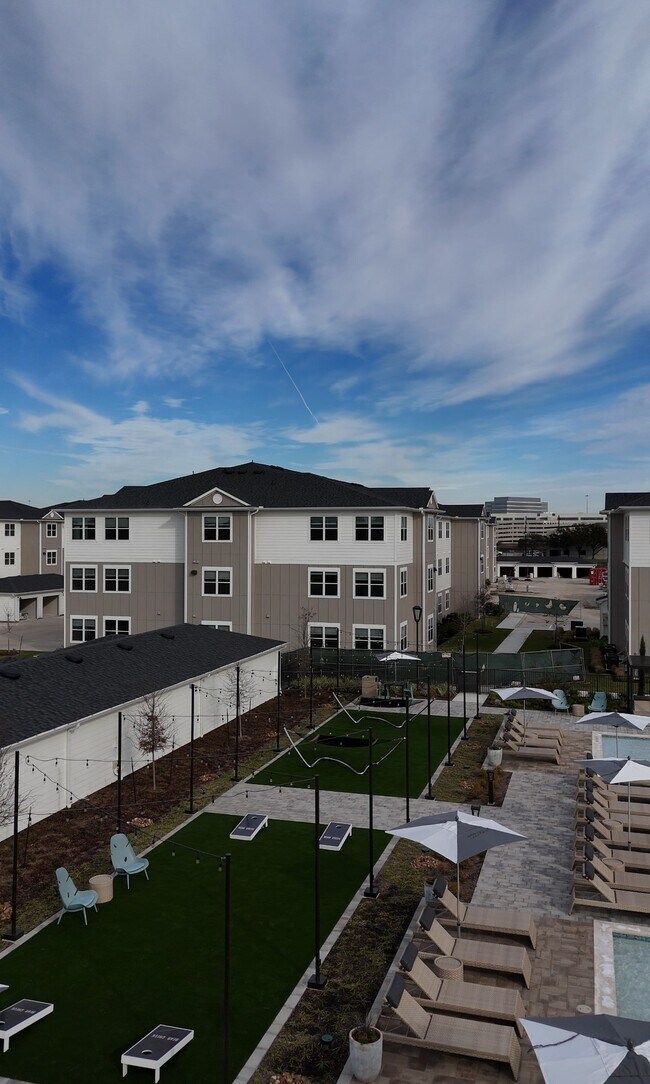 Building Photo - 18300 Marvelous Pl