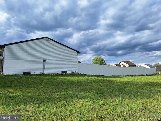 Building Photo - 711 Longs Gap Rd