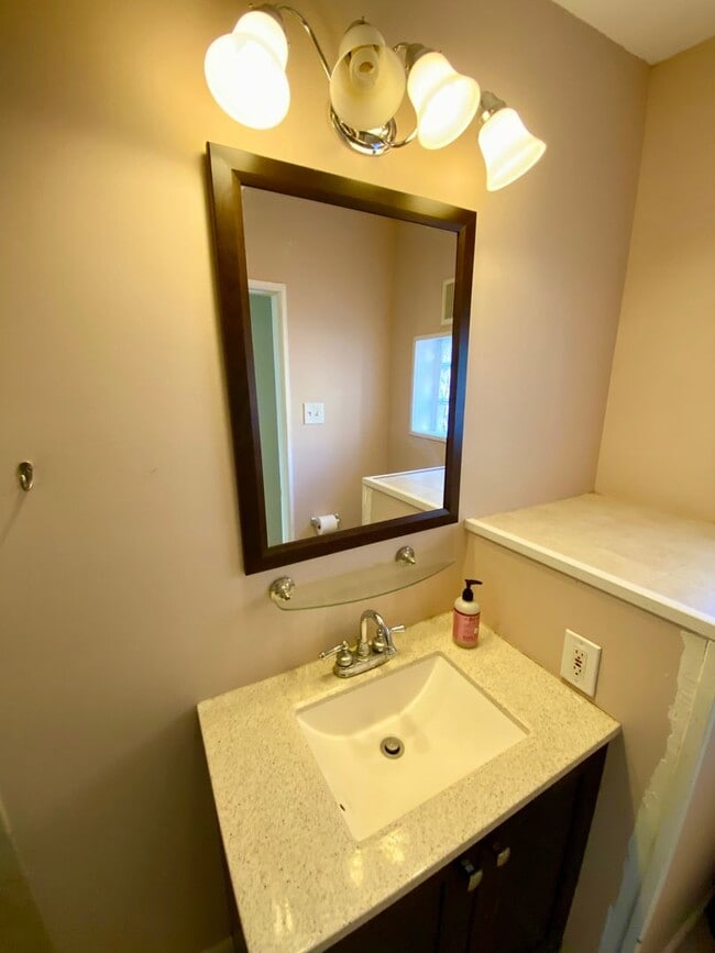 Building Photo - Charming 2 Bedroom/ 1.5 Bathroom Townhome in Fells Point Home w/ Private Patio!