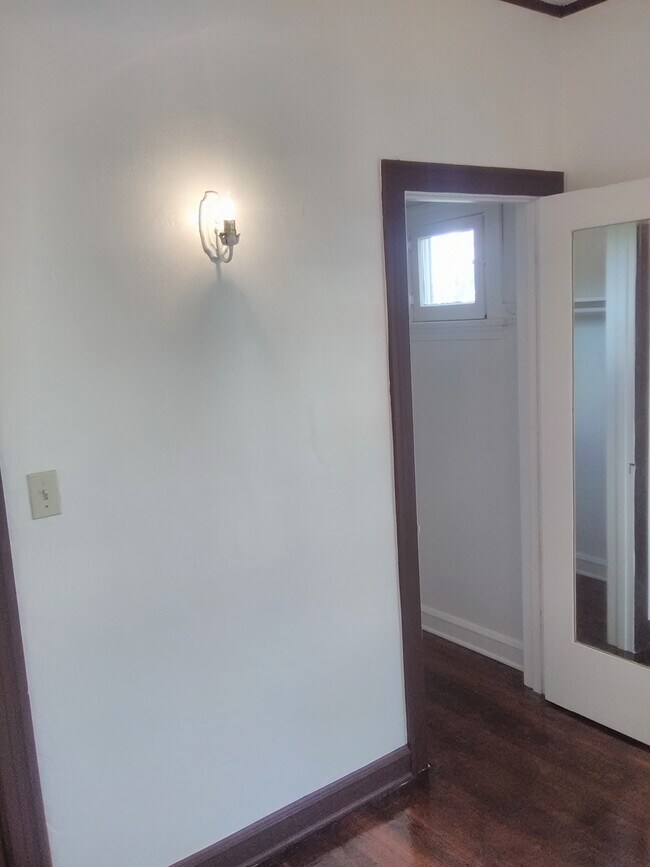 Building Photo - 128 Falcon Ave
